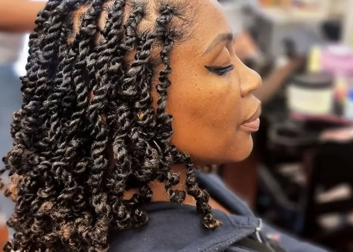 Holla’s Hair & Beauty salon in Tottenham London N15